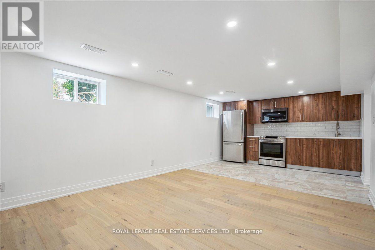 14 Ramsbury Road, Toronto, Ontario  M8Z 4V3 - Photo 8 - W12386373