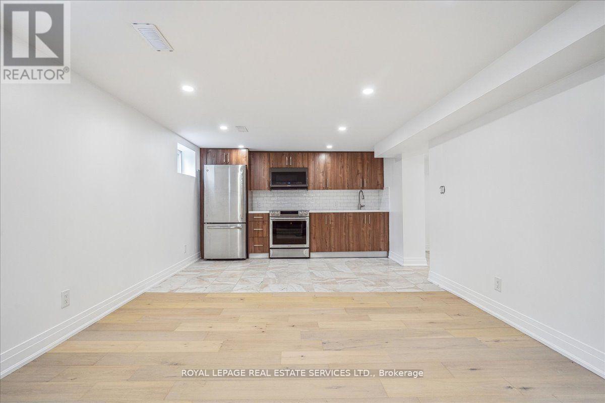14 Ramsbury Road, Toronto, Ontario  M8Z 4V3 - Photo 9 - W12386373