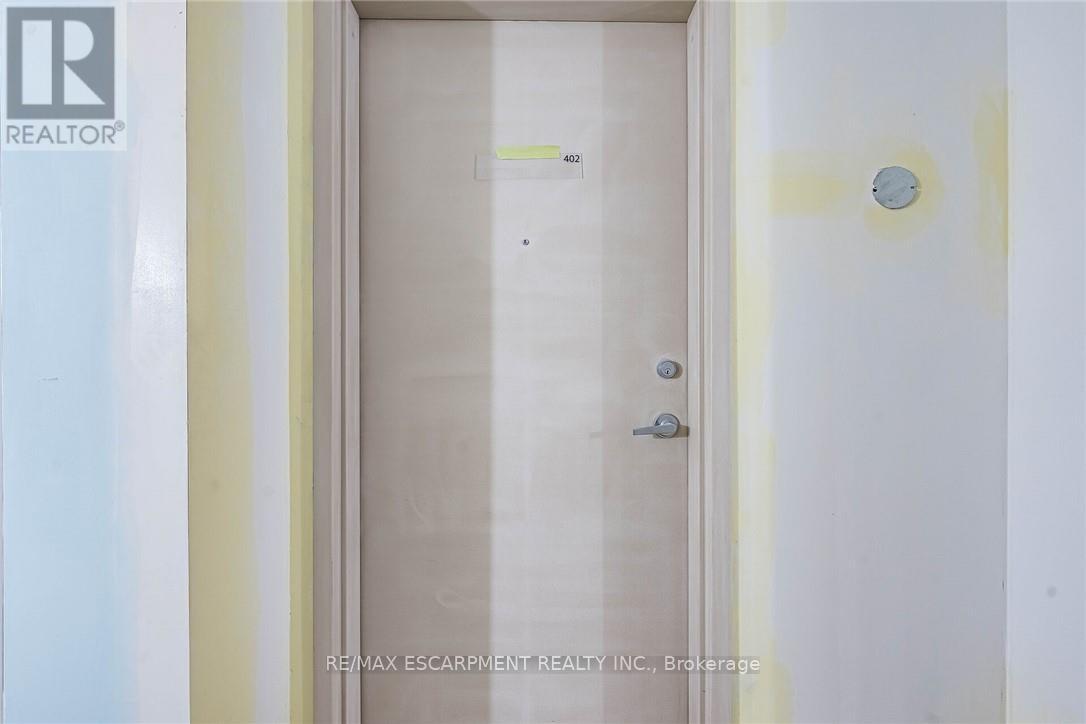 402 - 4 Elsinore Path, Toronto (New Toronto), Ontario  M8V 4G7 - Photo 5 - W12386385