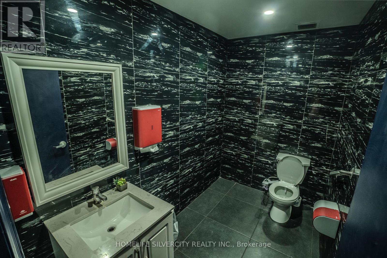 4870 Tomken Road, Mississauga (Northeast), Ontario  L4W 1J8 - Photo 10 - W12386407