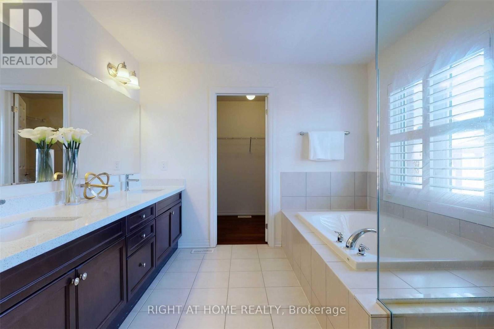 1368 Connaught Terrace, Milton, Ontario  L9E 0B8 - Photo 23 - W12386468