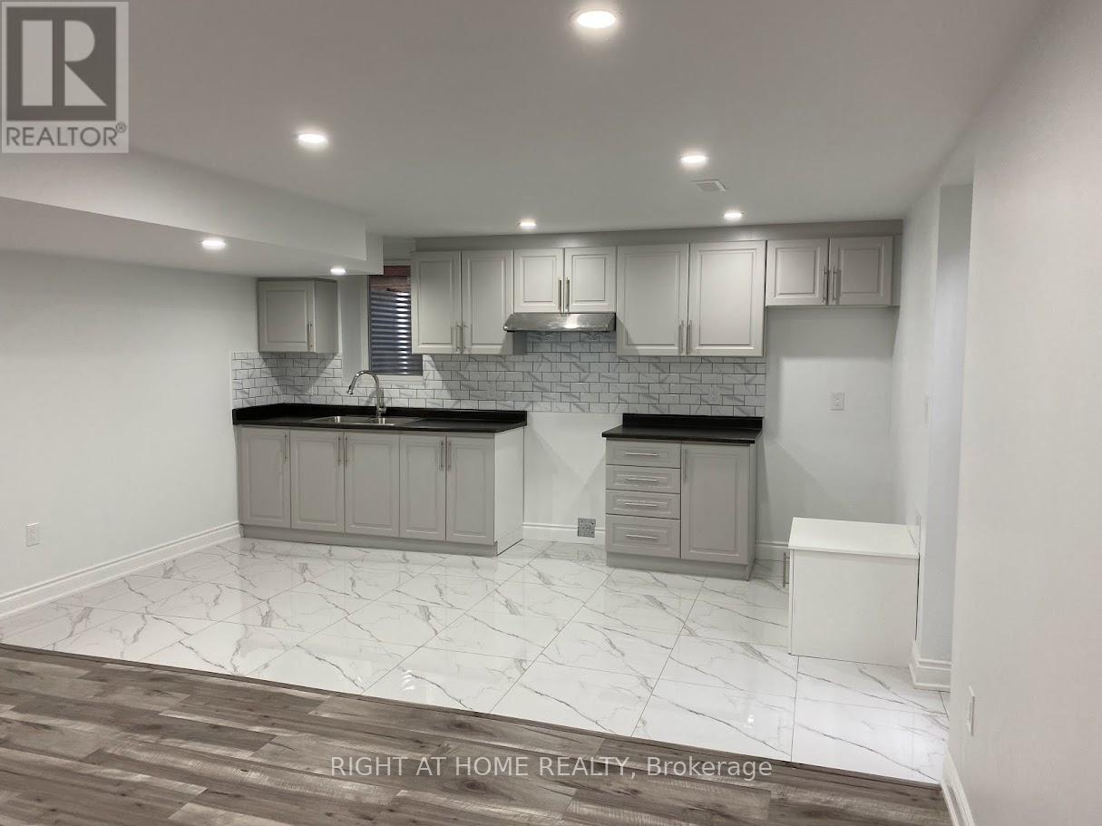 1368 Connaught Terrace, Milton, Ontario  L9E 0B8 - Photo 40 - W12386468