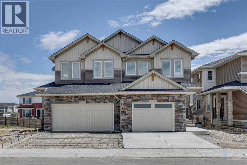 Property at 760 Langley Terrace SE image 2