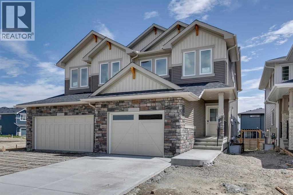 Property at 760 Langley Terrace SE image 3