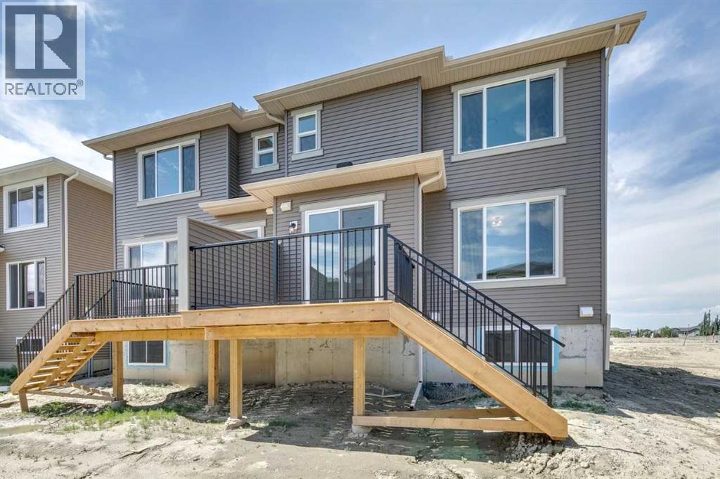 Property at 764 Langley Terrace SE image 3