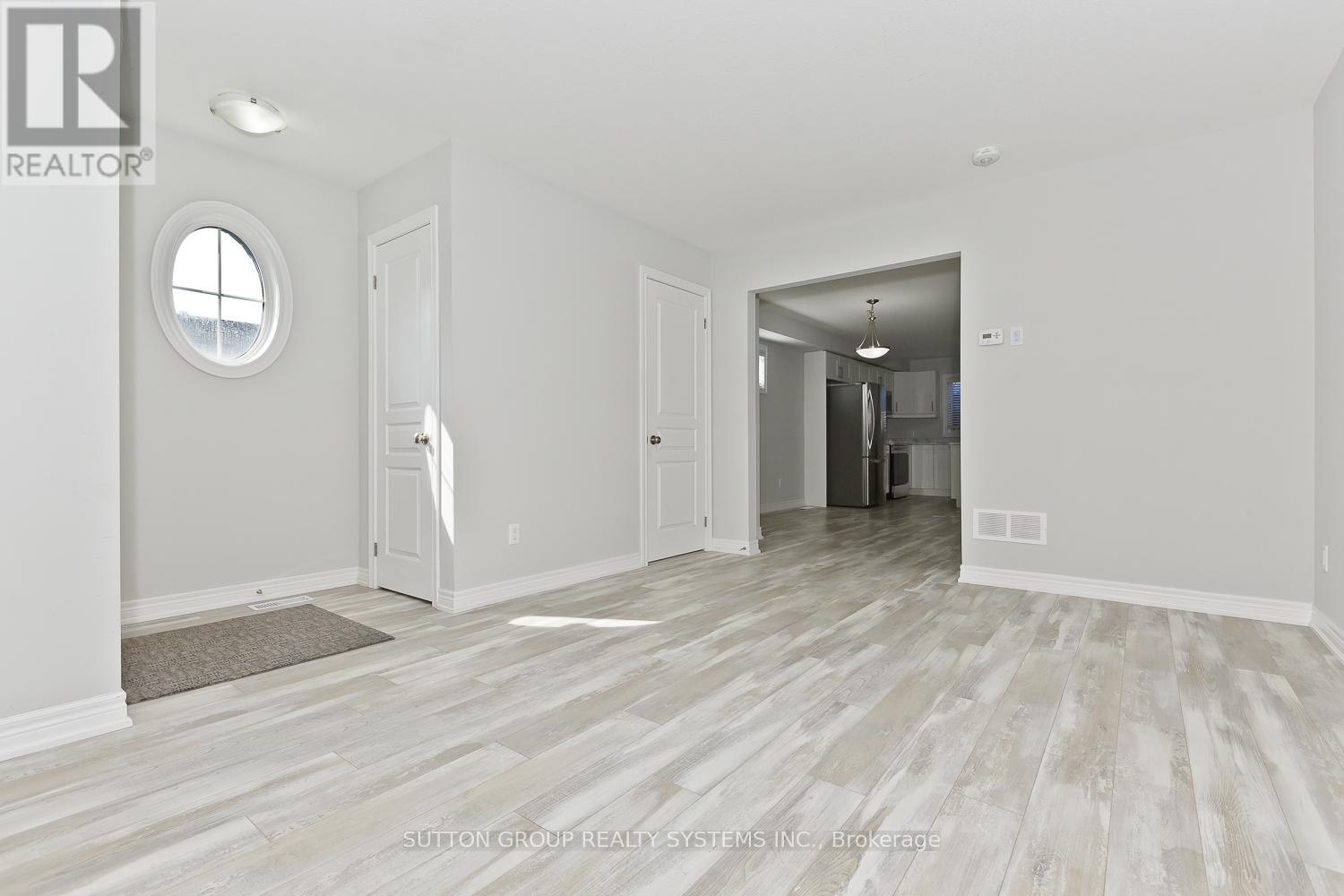 50 - 7768 Ascot Circle, Niagara Falls (Ascot), Ontario  L2H 3P9 - Photo 5 - X12386434