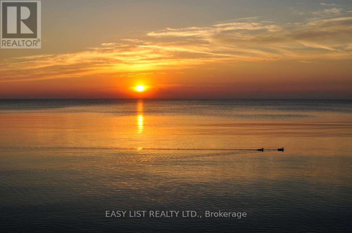 971 Beach Boulevard, Hamilton, Ontario  L8H 6Z7 - Photo 6 - X12386458