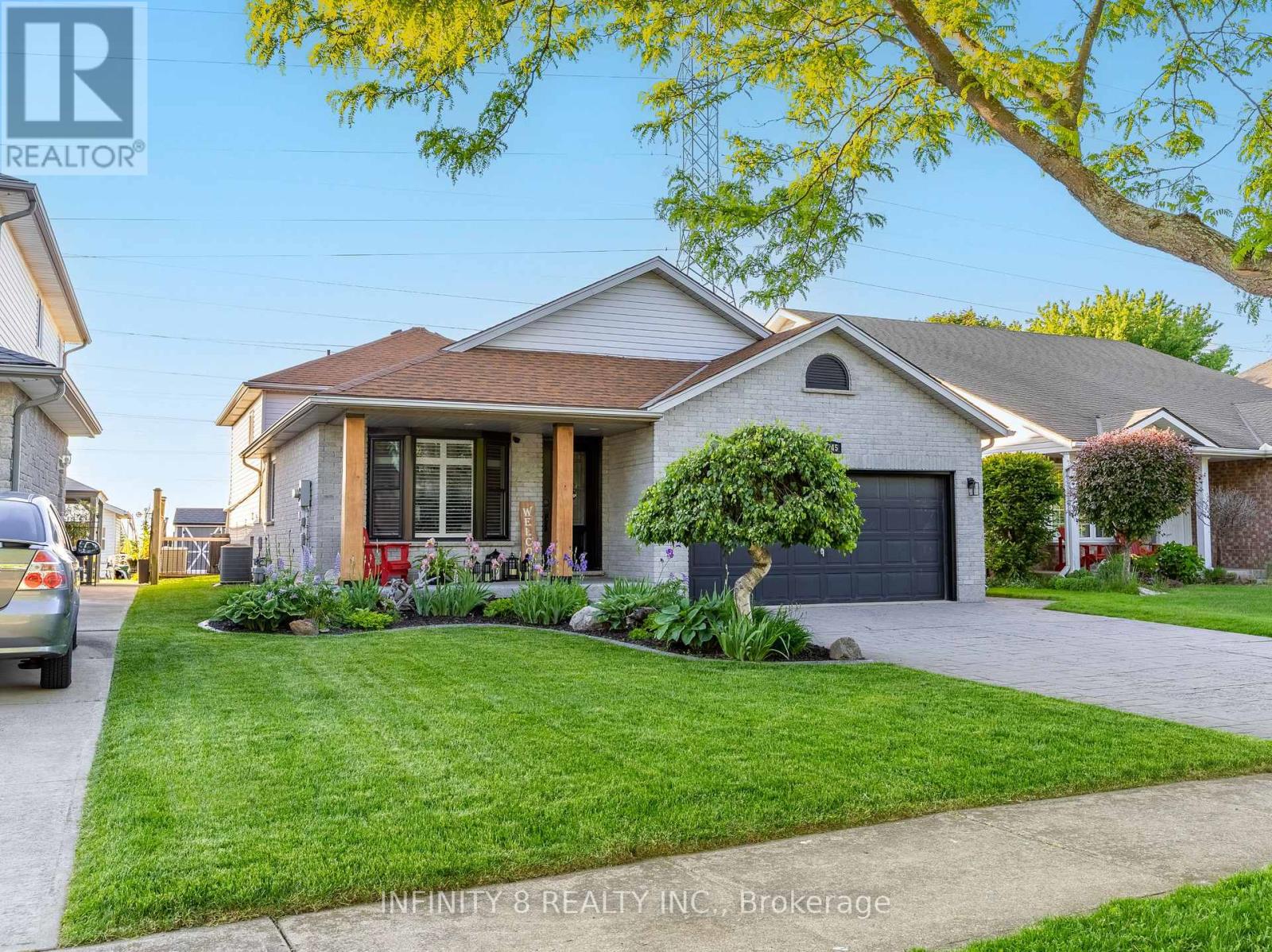 7745 Bishop Avenue, Niagara Falls, Ontario  L2H 3G2 - Photo 2 - X12386478