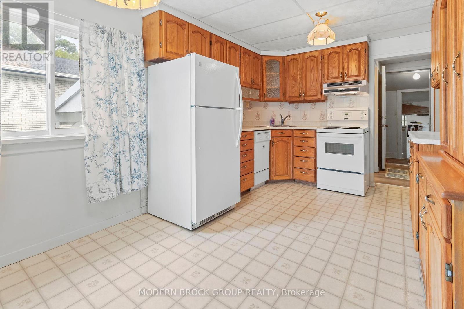 35 Broadway Avenue, Brockville, Ontario  K6V 1T9 - Photo 12 - X12386479