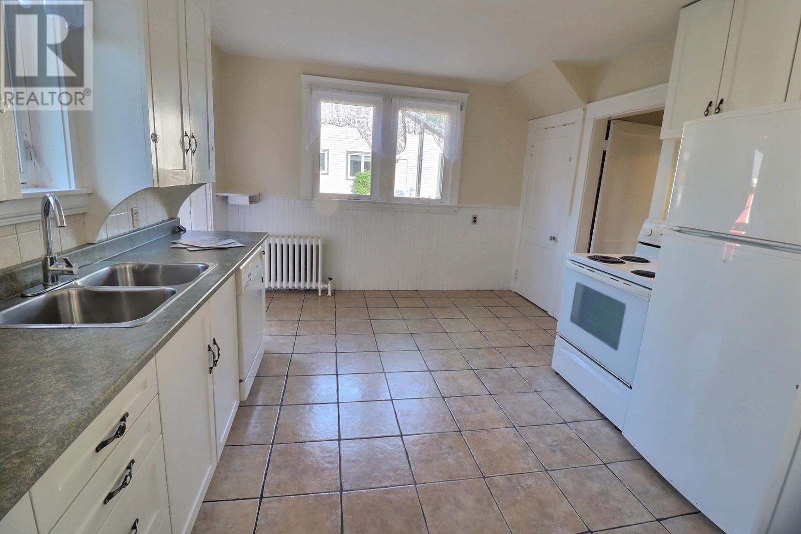 16 Hawthorne Avenue, Charlottetown, Prince Edward Island  C1A 2Y1 - Photo 4 - 202522588