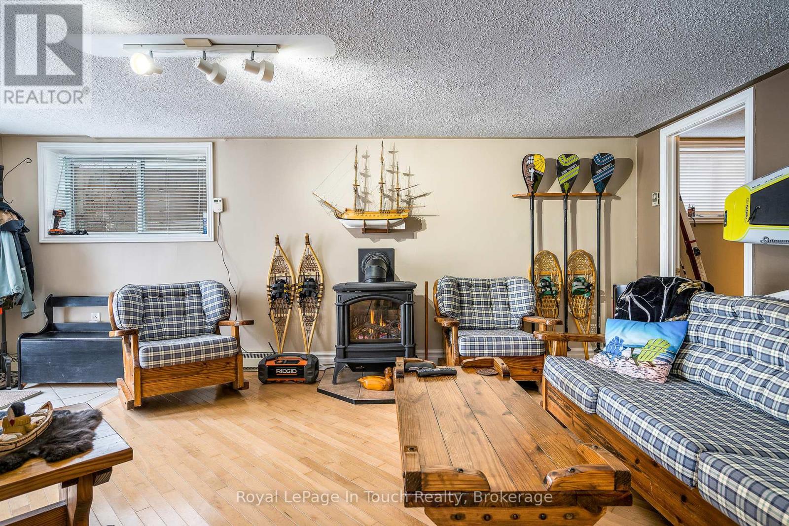 8 Tiny Beaches Road S, Tiny, Ontario  L0L 2J0 - Photo 36 - S12386530