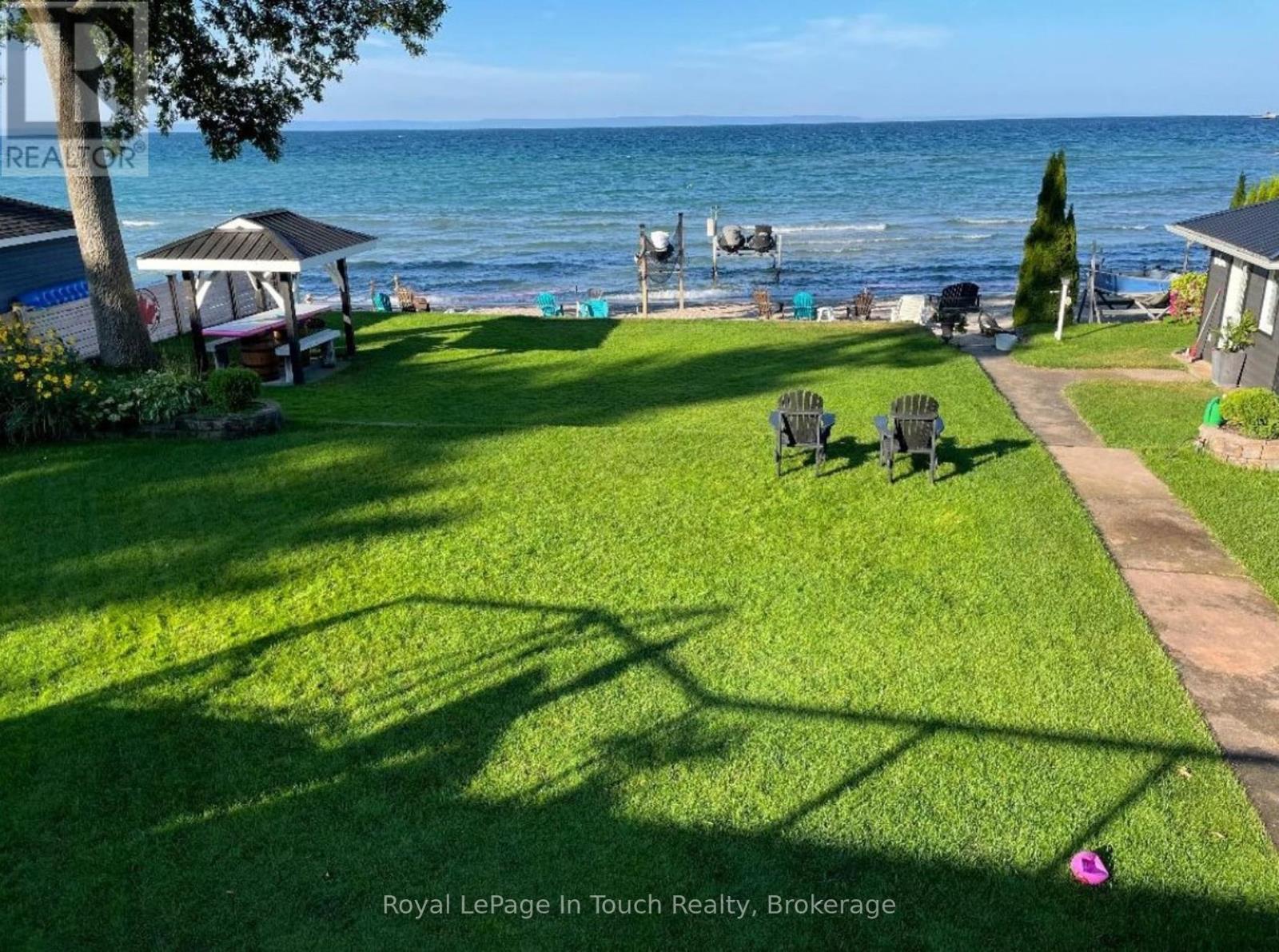 8 Tiny Beaches Road S, Tiny, Ontario  L0L 2J0 - Photo 6 - S12386530