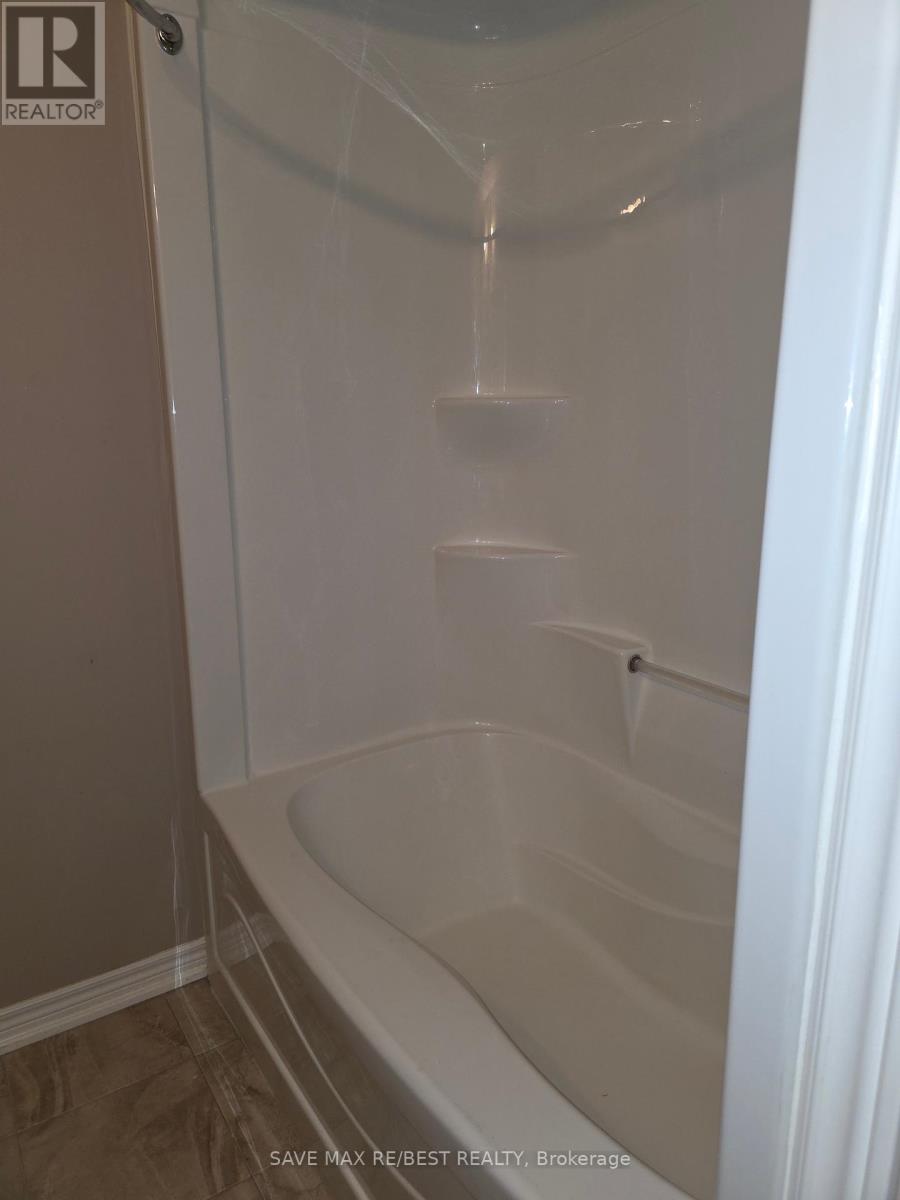 7 Glory Hill Road, St. Catharines, Ontario  L2P 0C7 - Photo 14 - X12346427