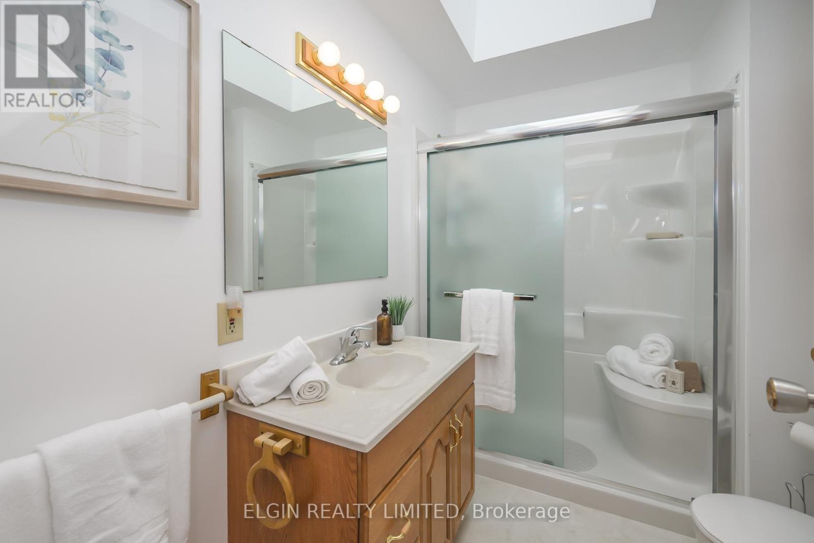 15 Oak Street, St. Thomas, Ontario  N5R 1R5 - Photo 12 - X12386558