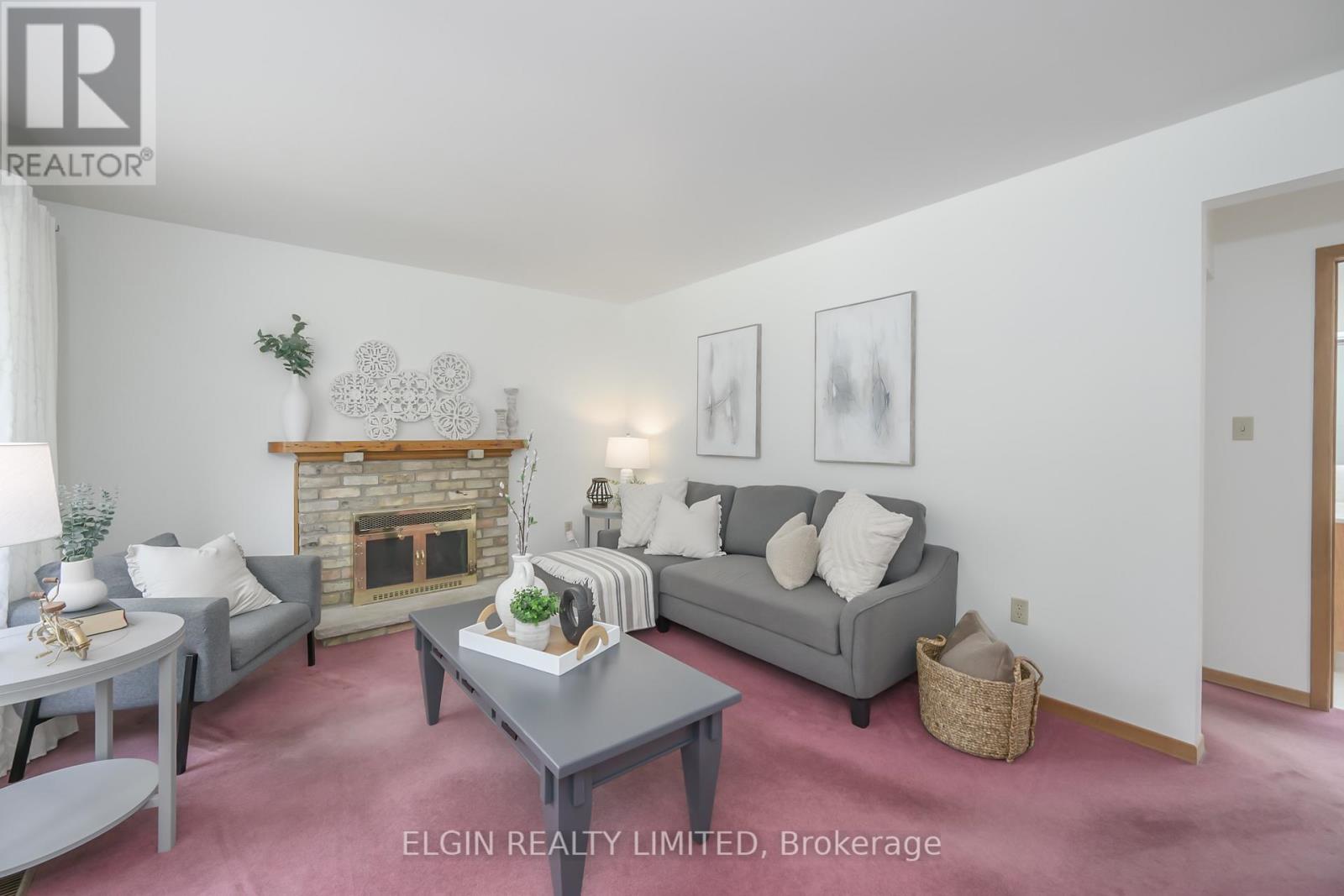 15 Oak Street, St. Thomas, Ontario  N5R 1R5 - Photo 2 - X12386558