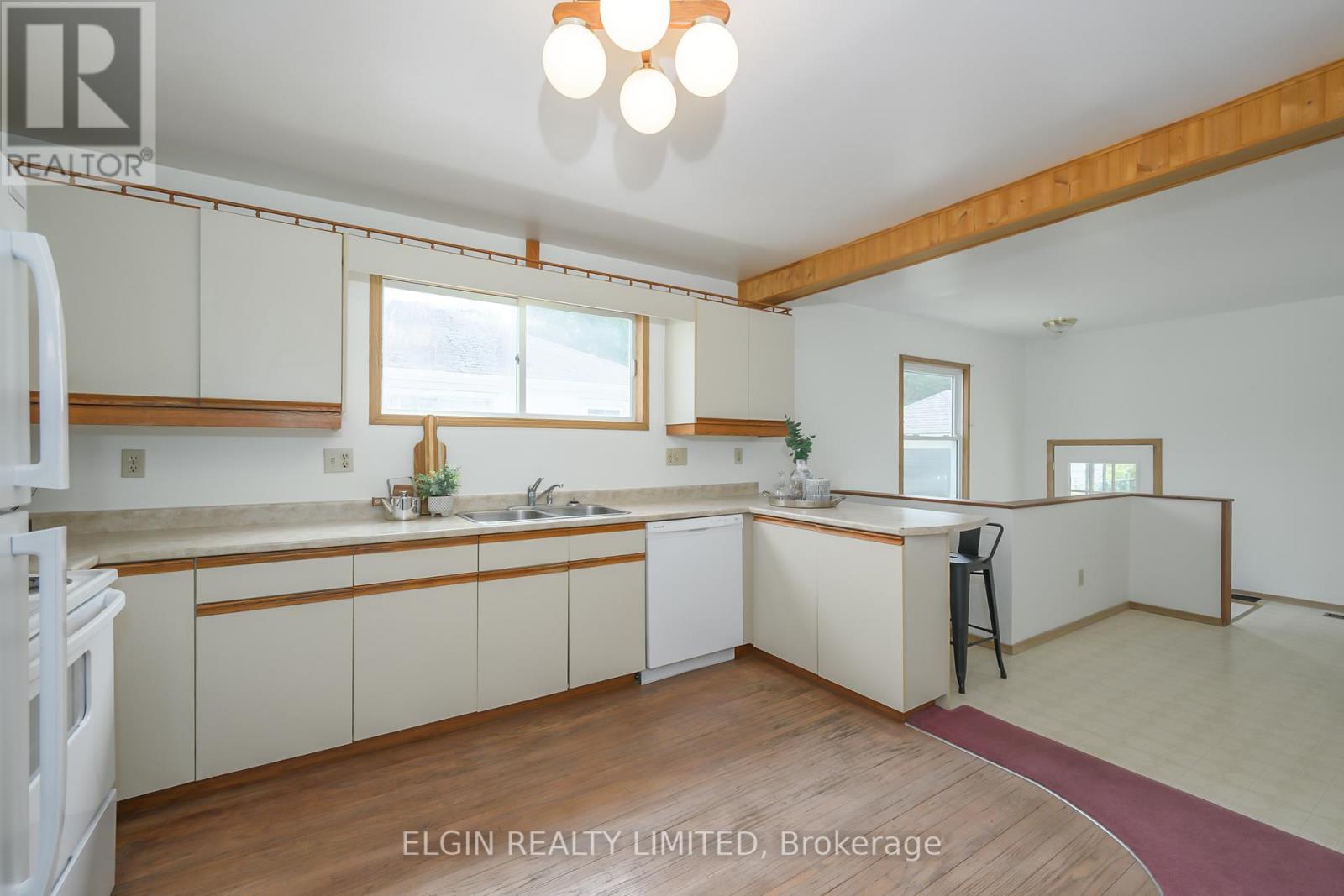 15 Oak Street, St. Thomas, Ontario  N5R 1R5 - Photo 5 - X12386558