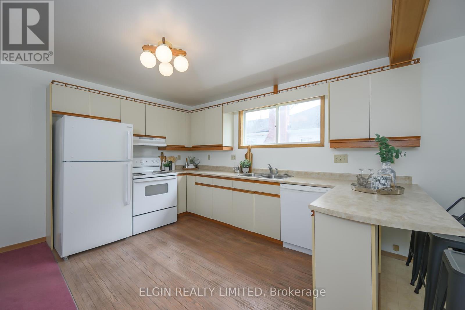 15 Oak Street, St. Thomas, Ontario  N5R 1R5 - Photo 6 - X12386558