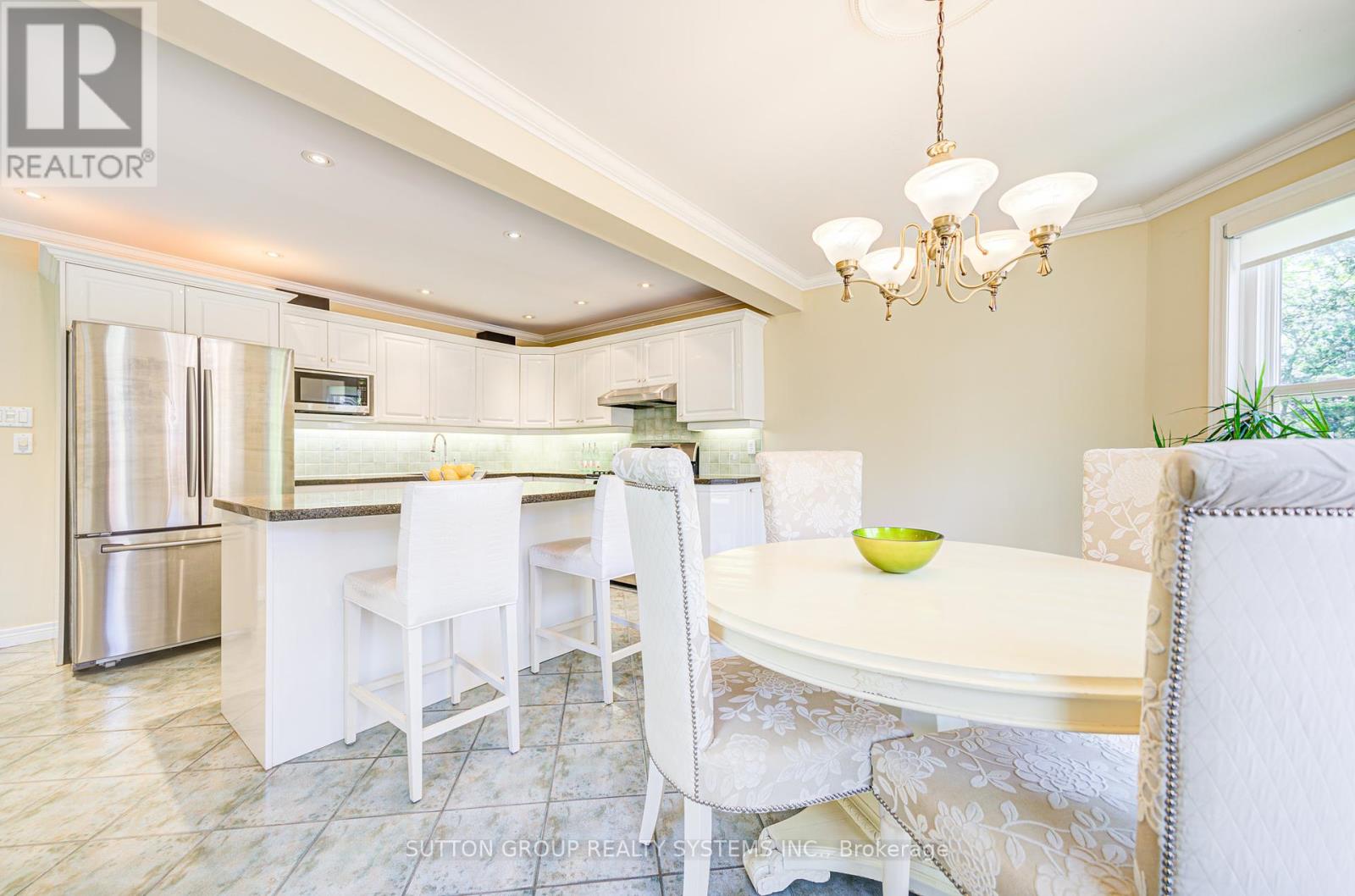 2979 Sycamore Street, Oakville, Ontario  L6J 7H9 - Photo 10 - W12386514