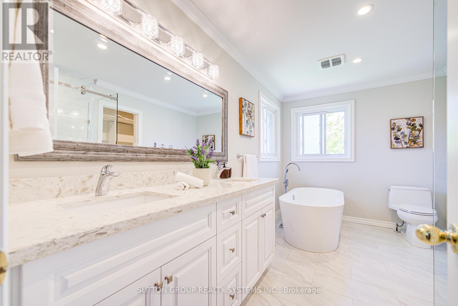2979 Sycamore Street, Oakville, Ontario  L6J 7H9 - Photo 21 - W12386514
