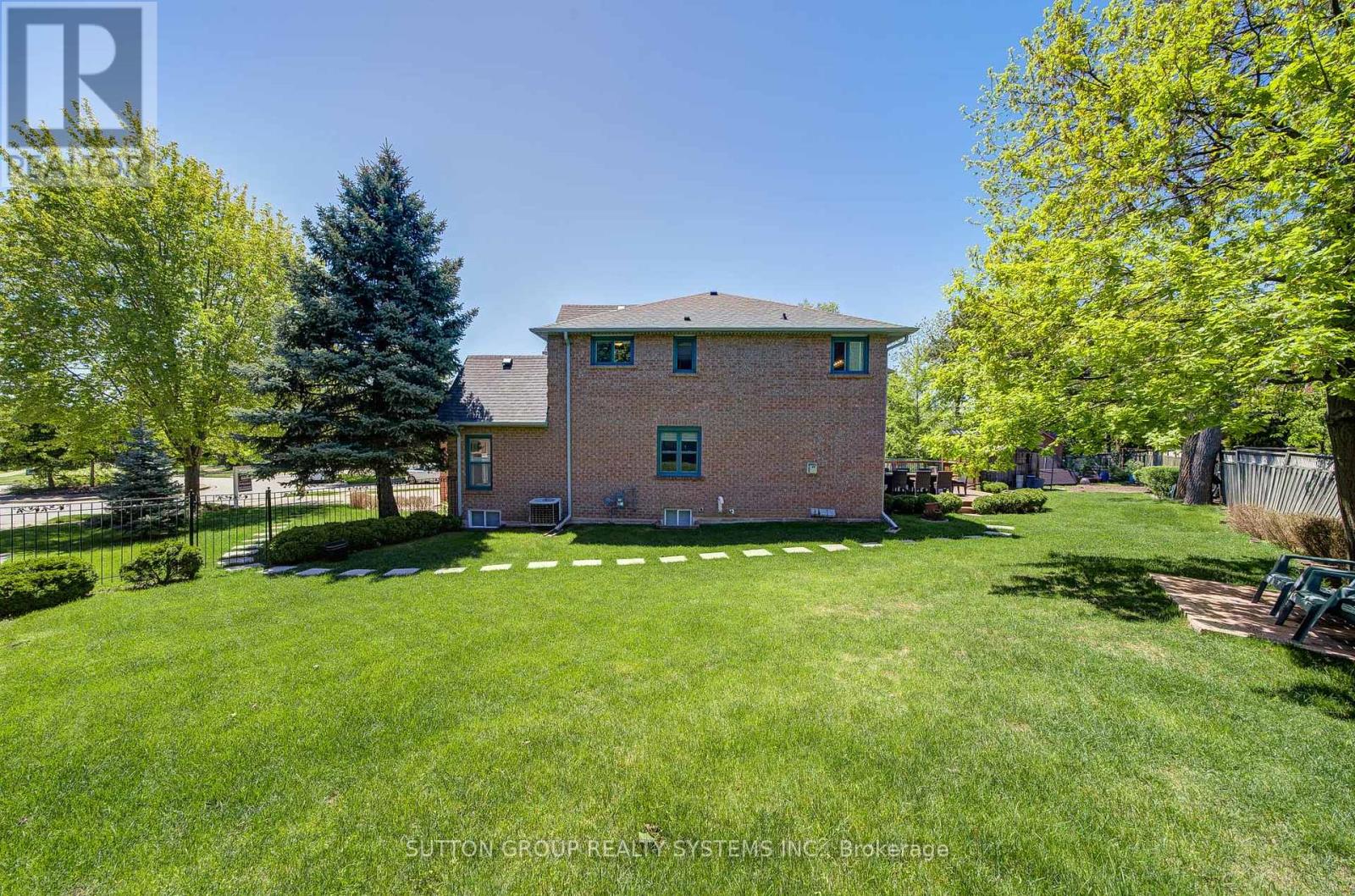 2979 Sycamore Street, Oakville, Ontario  L6J 7H9 - Photo 37 - W12386514