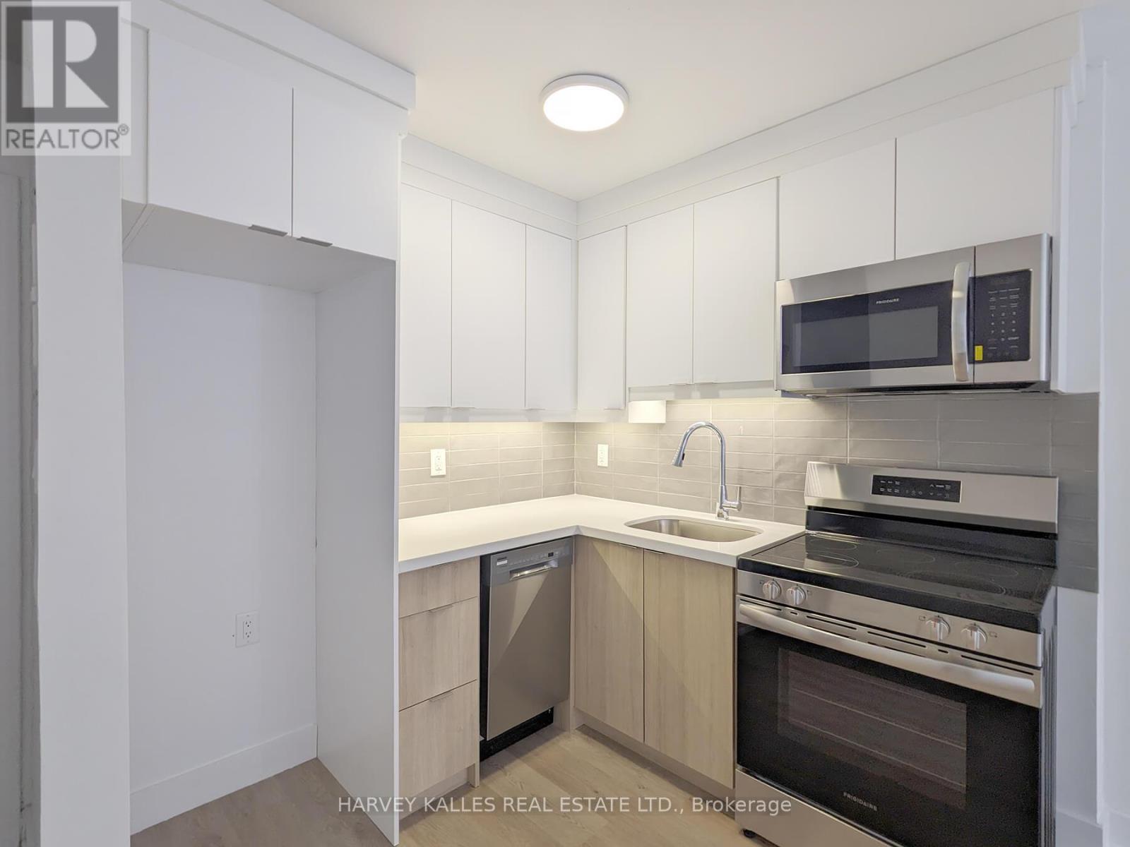 14 - 68 Fifteenth Street, Toronto, Ontario  M8V 3J6 - Photo 4 - W12386522