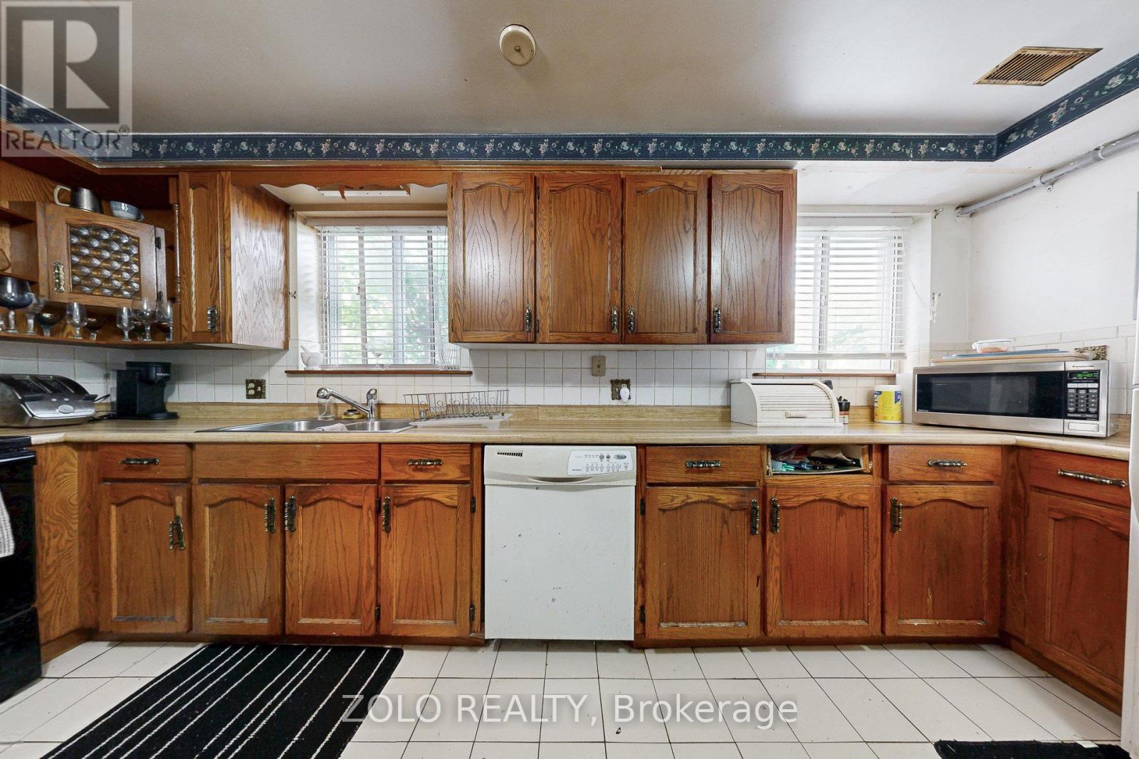 90 Ivybridge Drive, Brampton, Ontario  L6V 2X3 - Photo 11 - W12386523