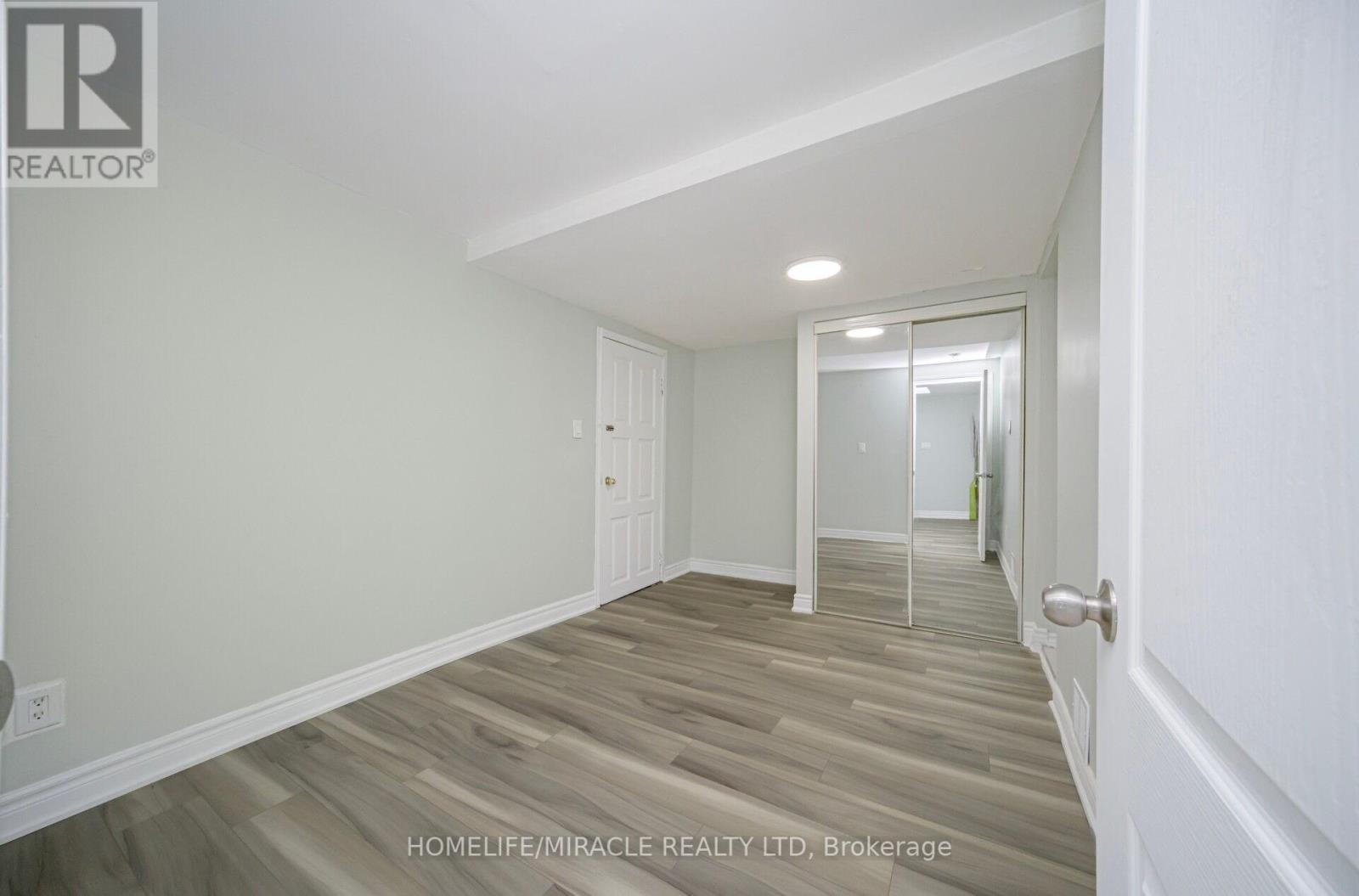 3777 Woodruff Crescent, Mississauga (Malton), Ontario  L4T 1T8 - Photo 15 - W12386527