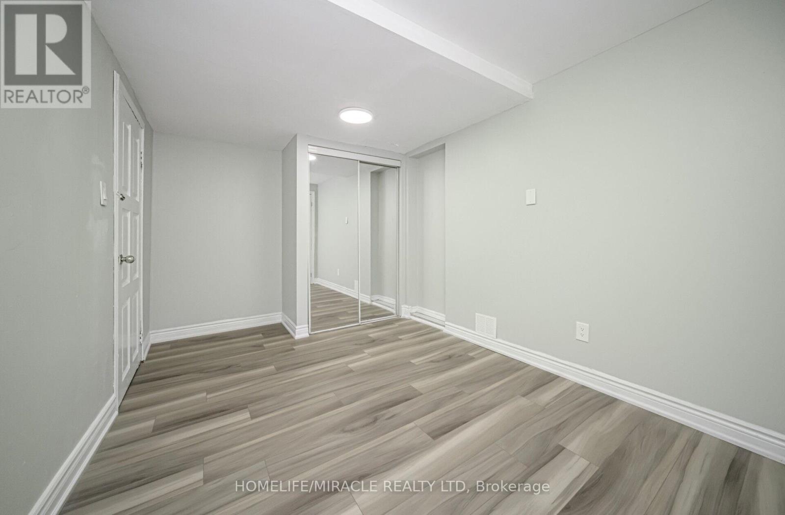 3777 Woodruff Crescent, Mississauga (Malton), Ontario  L4T 1T8 - Photo 16 - W12386527
