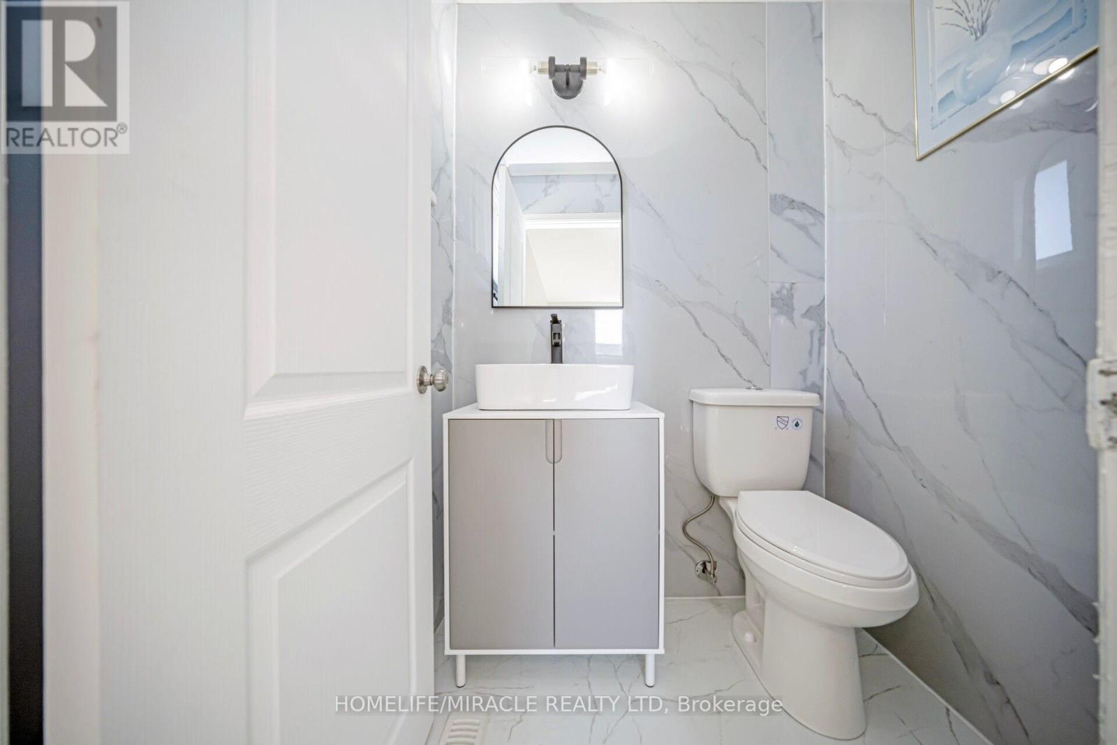3777 Woodruff Crescent, Mississauga (Malton), Ontario  L4T 1T8 - Photo 22 - W12386527
