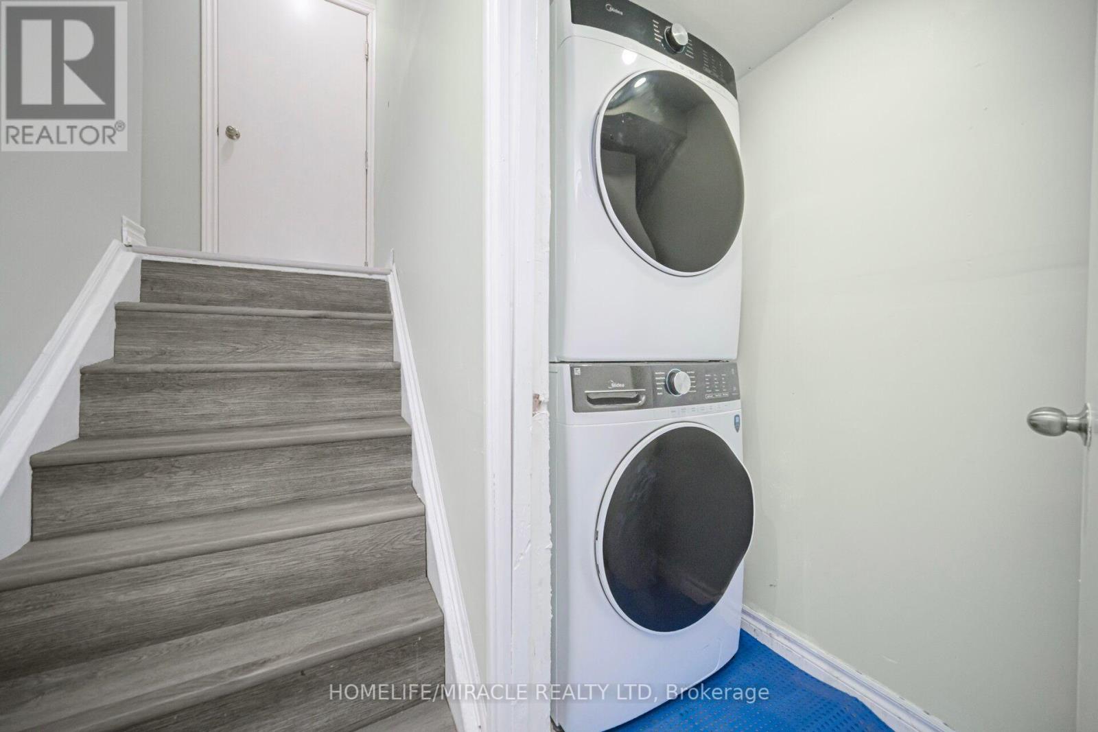 3777 Woodruff Crescent, Mississauga (Malton), Ontario  L4T 1T8 - Photo 32 - W12386527