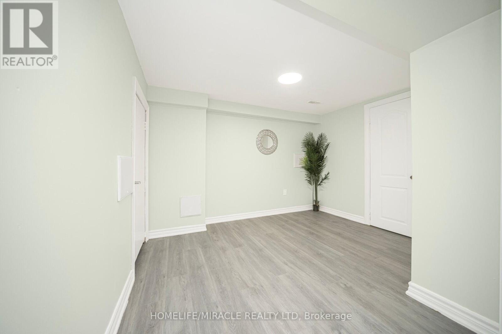 3777 Woodruff Crescent, Mississauga (Malton), Ontario  L4T 1T8 - Photo 33 - W12386527