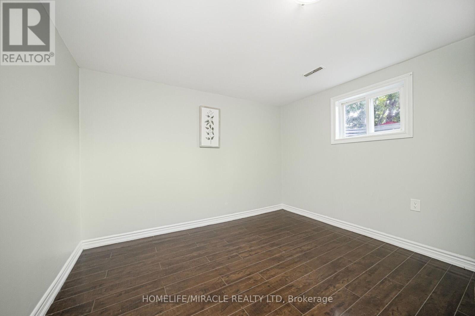 3777 Woodruff Crescent, Mississauga (Malton), Ontario  L4T 1T8 - Photo 38 - W12386527