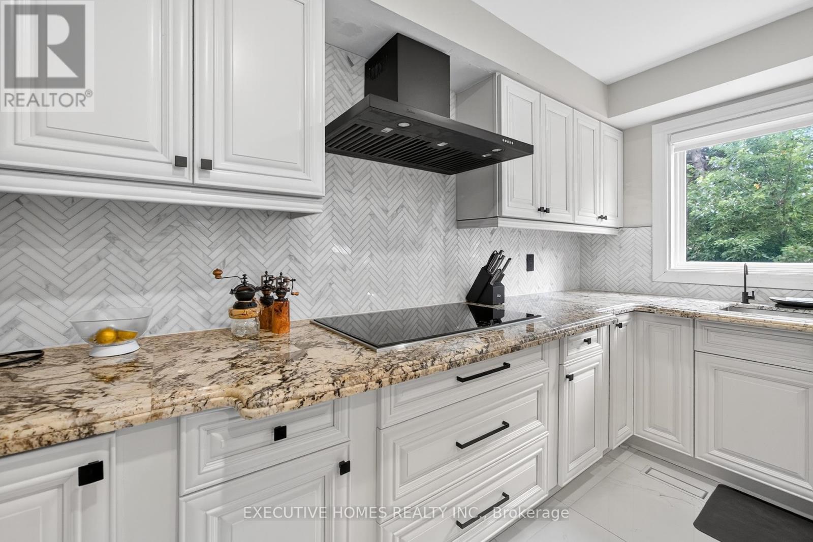 2966 Tradewind Drive, Mississauga, Ontario  L5N 6L3 - Photo 23 - W12386560