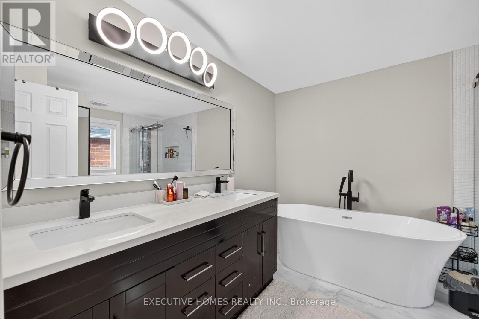 2966 Tradewind Drive, Mississauga, Ontario  L5N 6L3 - Photo 38 - W12386560