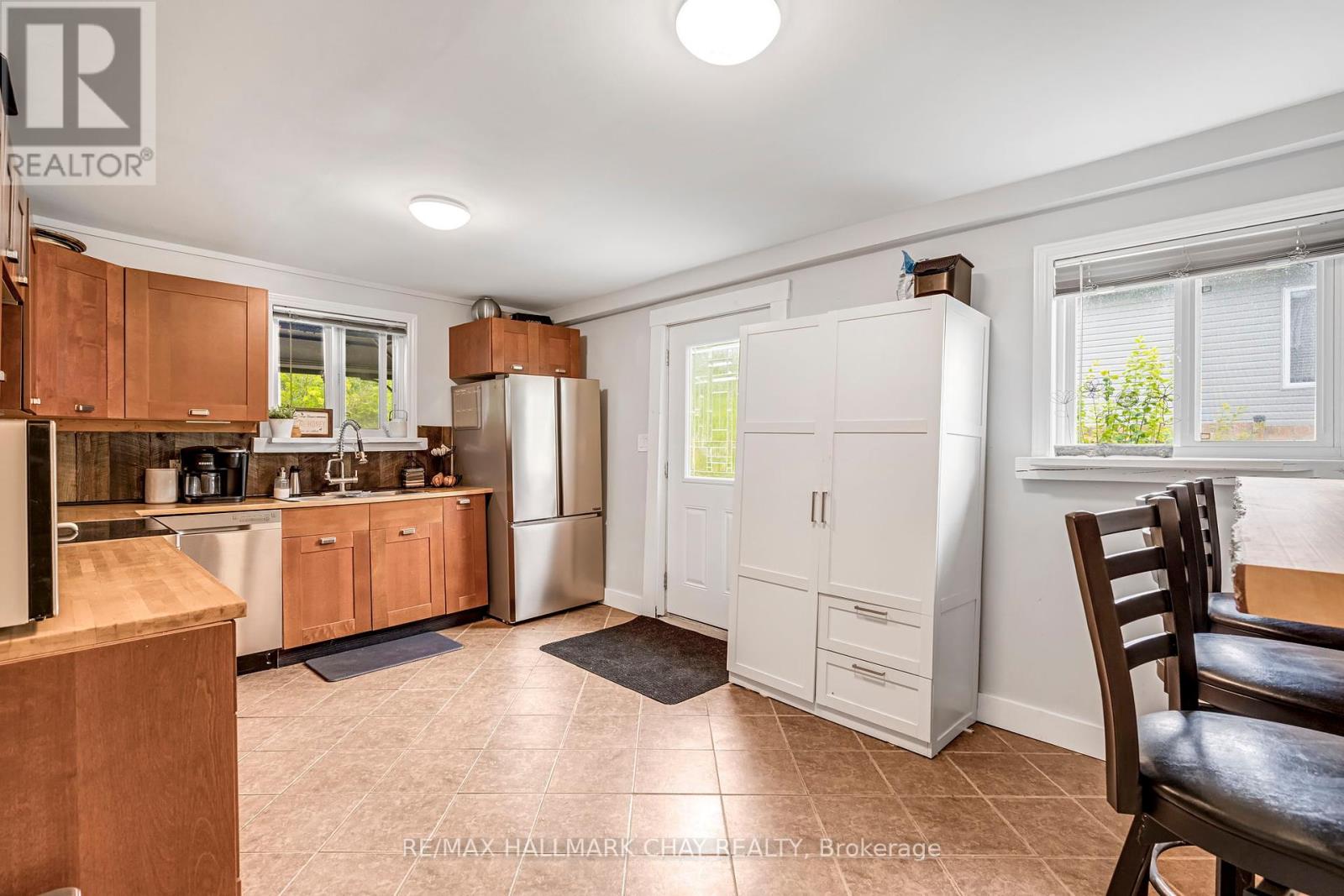 479 Margaret Street, Tay (Port Mcnicoll), Ontario  L0K 1R0 - Photo 4 - S12384473