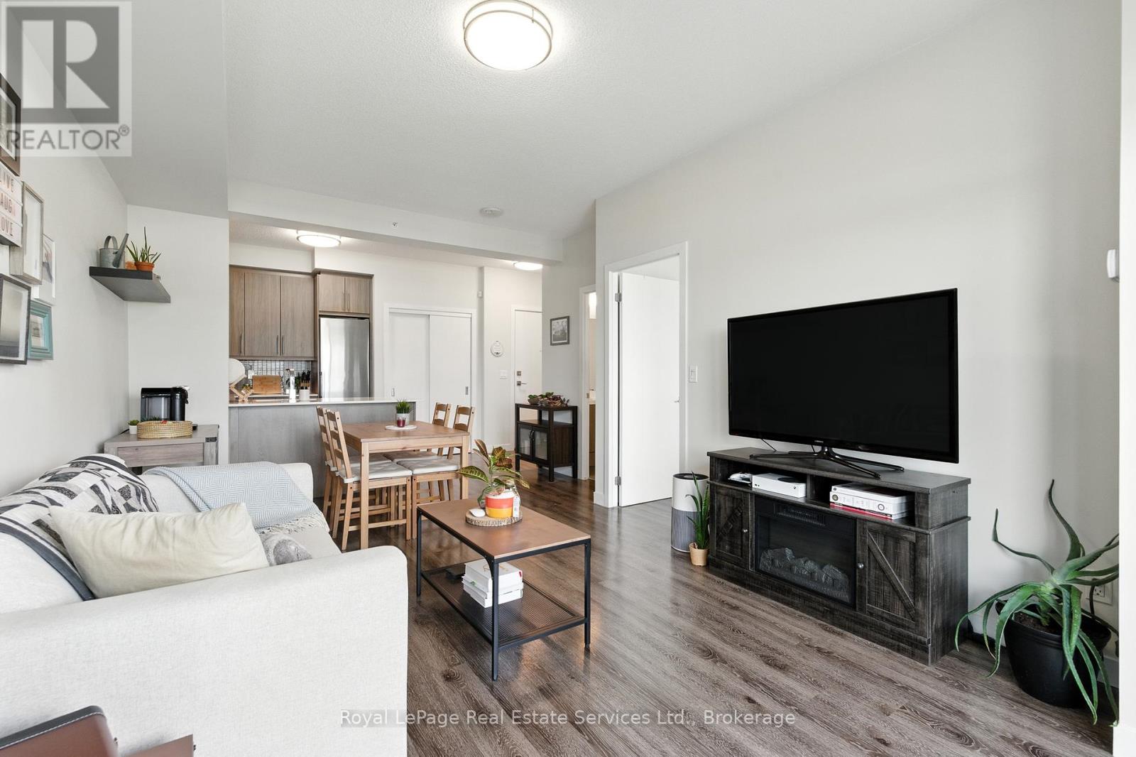 813 - 2081 Fairview Street, Burlington, Ontario  L7R 0E4 - Photo 2 - W12386390