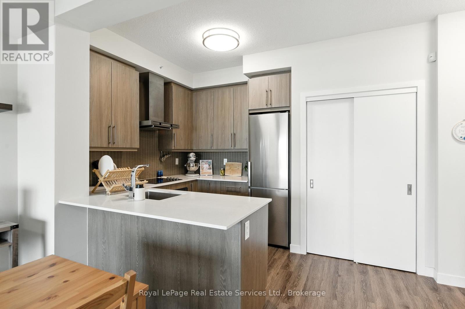 813 - 2081 Fairview Street, Burlington, Ontario  L7R 0E4 - Photo 7 - W12386390