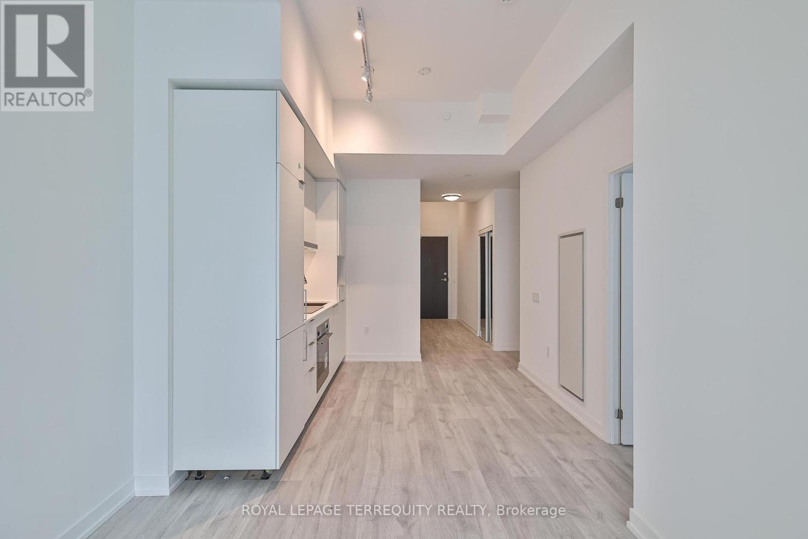 801 - 8 Olympic Garden Drive, Toronto, Ontario  M2M 0B9 - Photo 7 - C12386592