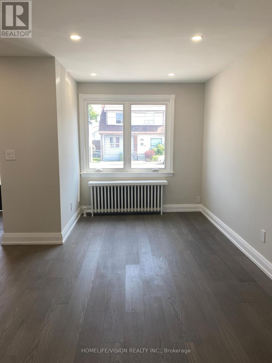 Upper - 2448 Gerrard Street E, Toronto, Ontario  M4E 2E9 - Photo 3 - E12386580