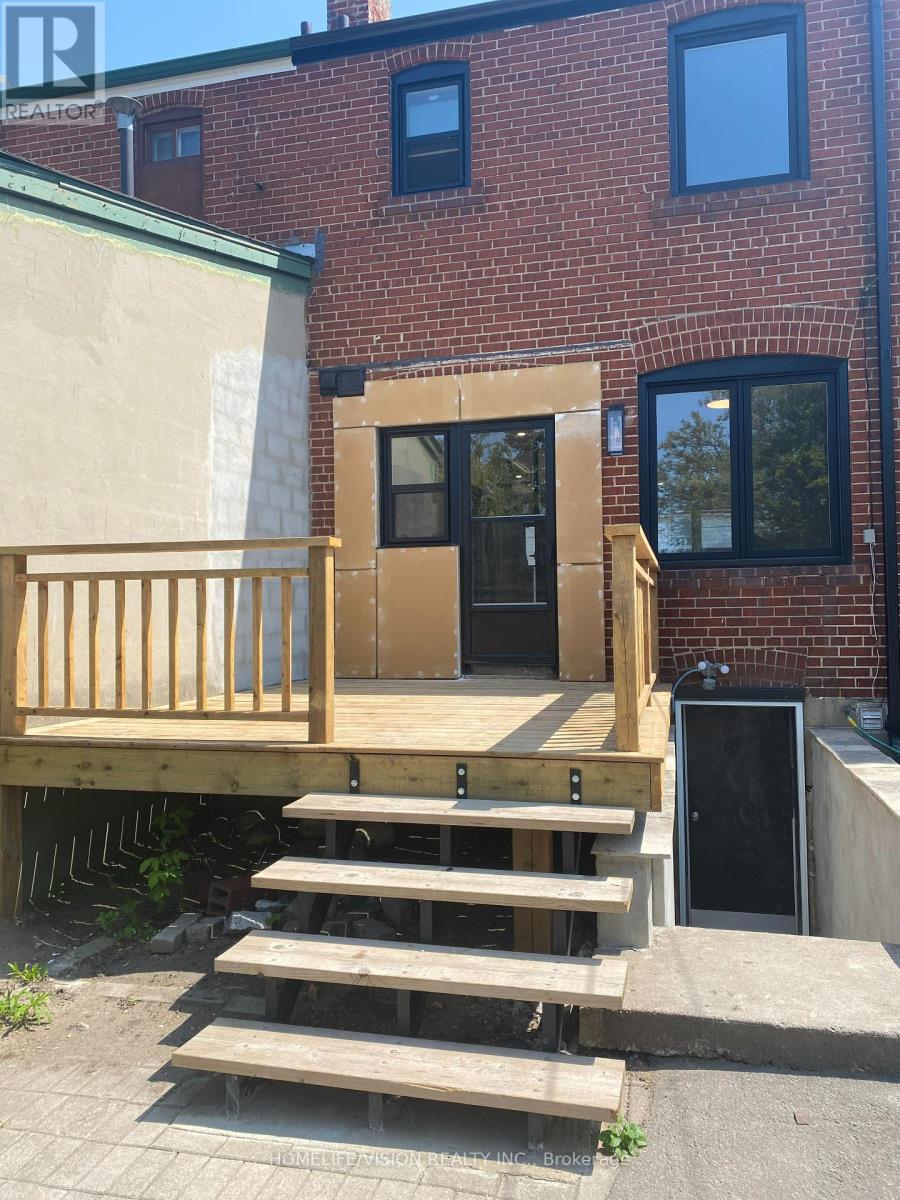 Upper - 2448 Gerrard Street E, Toronto, Ontario  M4E 2E9 - Photo 7 - E12386580