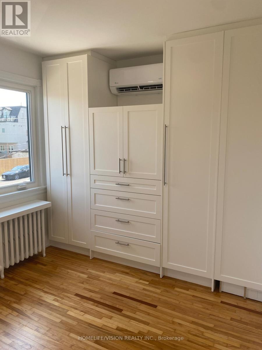 Upper - 2448 Gerrard Street E, Toronto, Ontario  M4E 2E9 - Photo 8 - E12386580