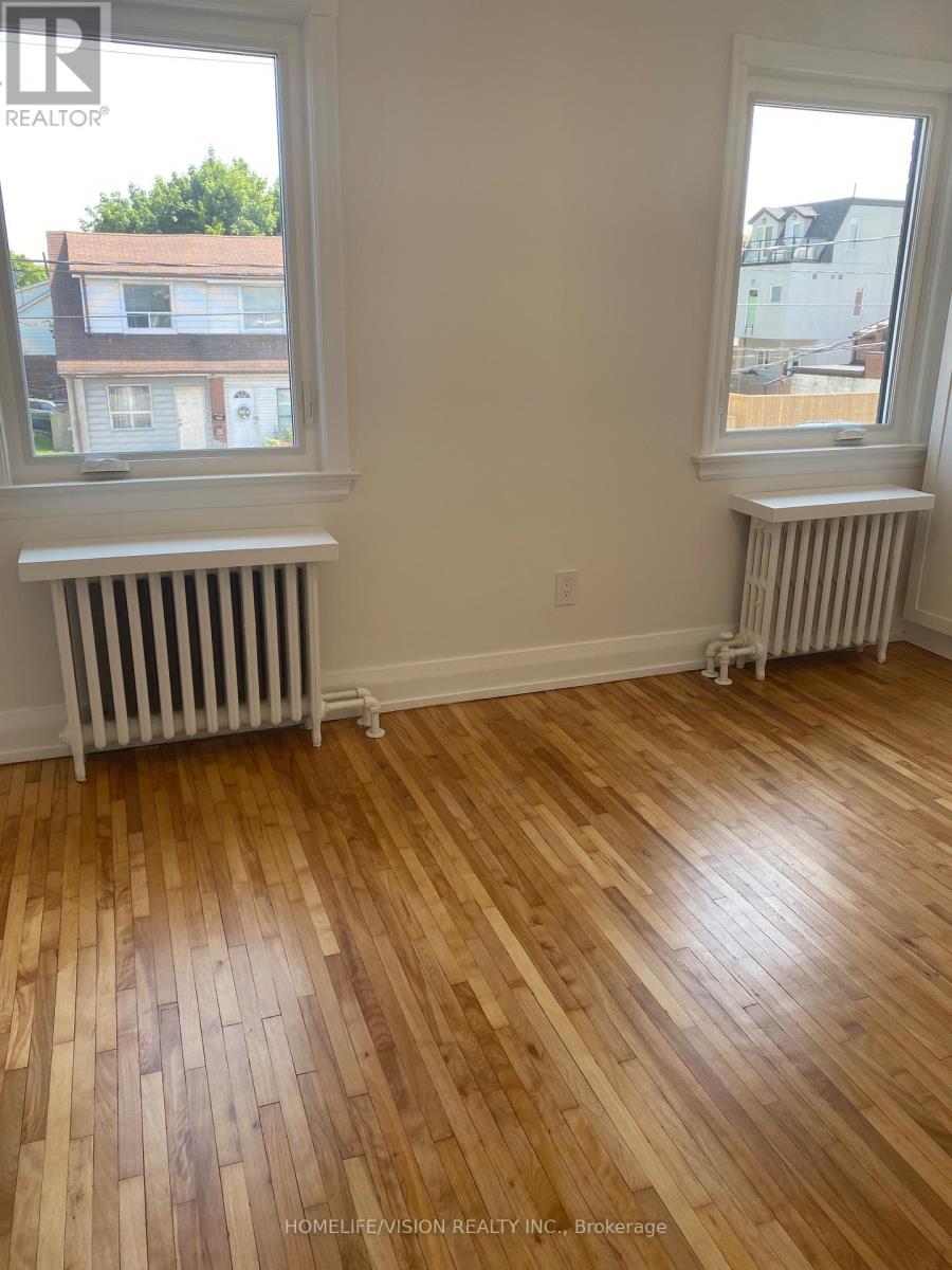 Upper - 2448 Gerrard Street E, Toronto, Ontario  M4E 2E9 - Photo 9 - E12386580