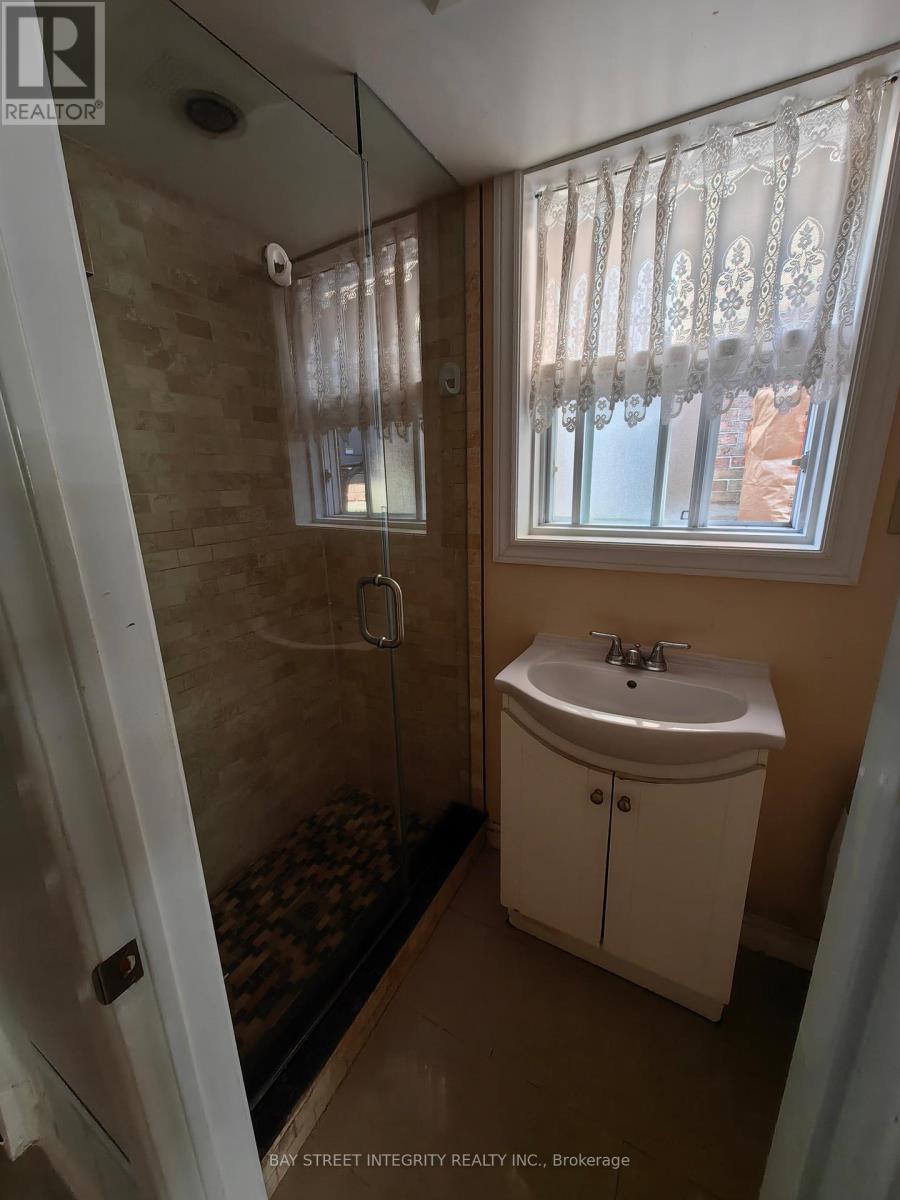 19 Belsay Court, Toronto, Ontario  M1W 3W4 - Photo 12 - E12385248