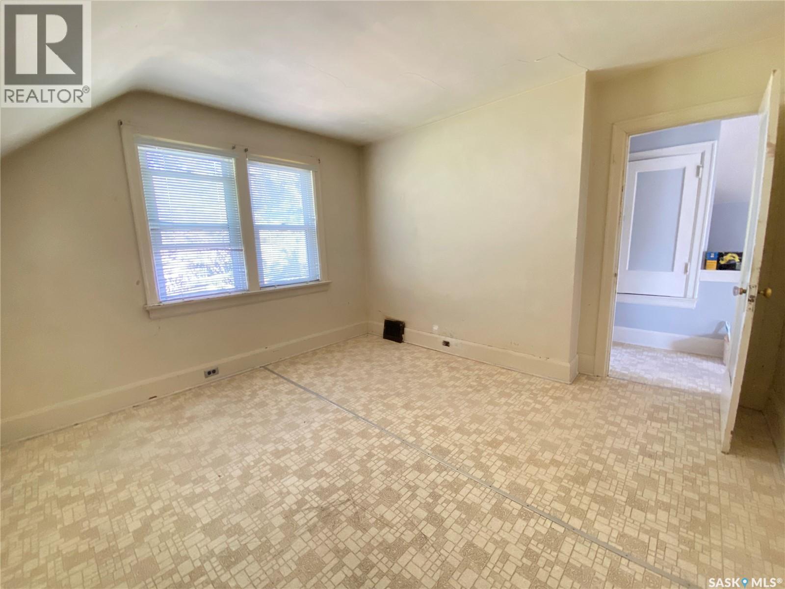 2460 Wallace Street, Regina, Saskatchewan  S4N 4B3 - Photo 9 - SK017555