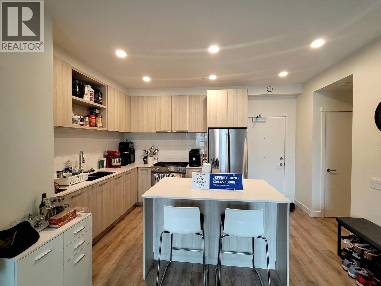 212 721 Anskar Court, Coquitlam, British Columbia  V3J 0L4 - Photo 4 - R3042458