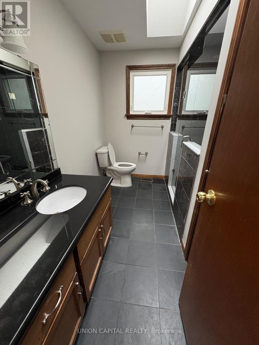 38 Ward Avenue, Hamilton (Ainslie Wood), Ontario  L8S 2E6 - Photo 8 - X12162376