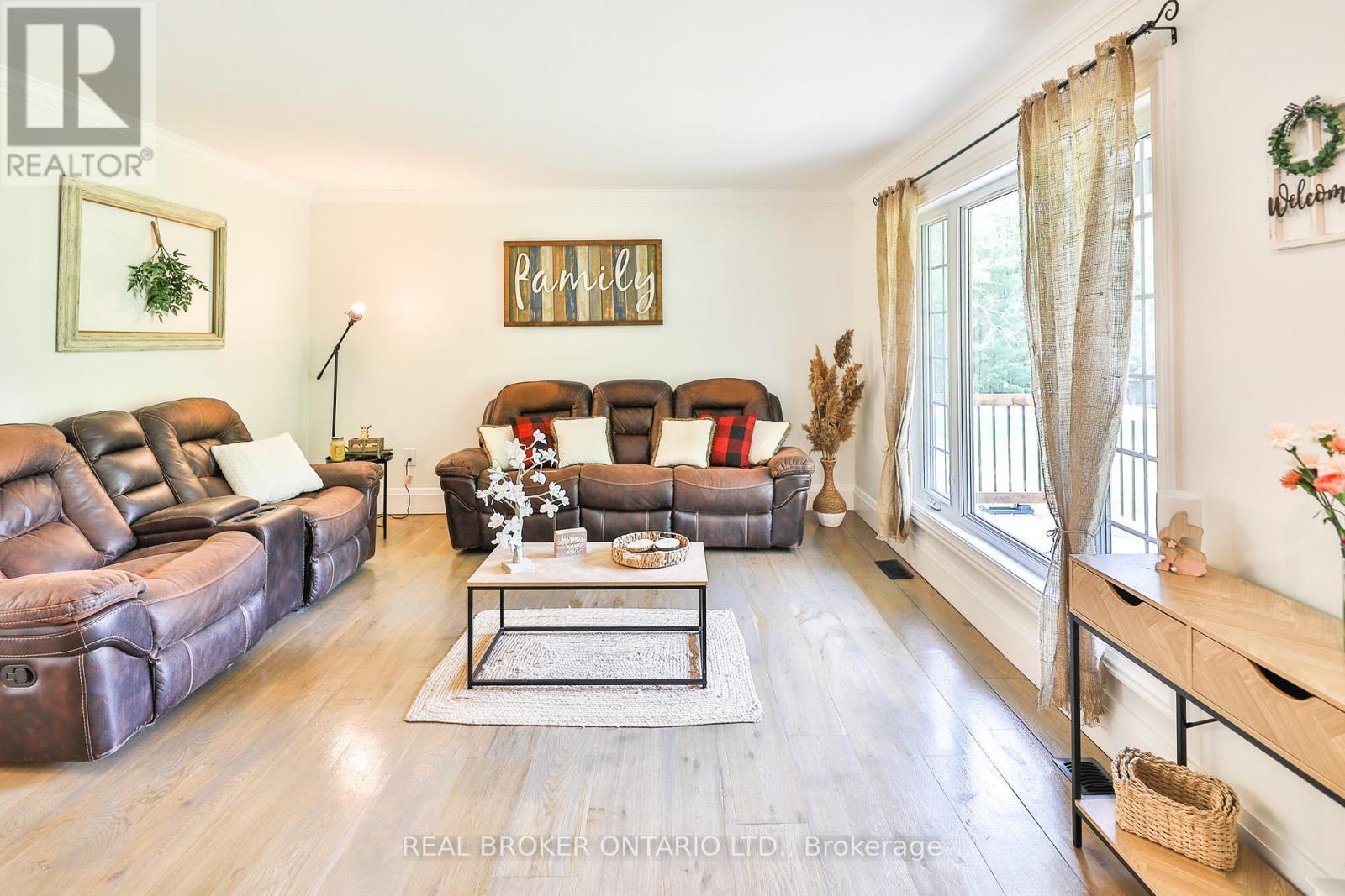 8 Benjamin Lane, North Grenville, Ontario  K0G 1J0 - Photo 5 - X12386650