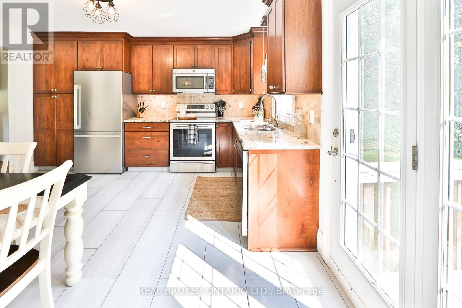 8 Benjamin Lane, North Grenville, Ontario  K0G 1J0 - Photo 8 - X12386650