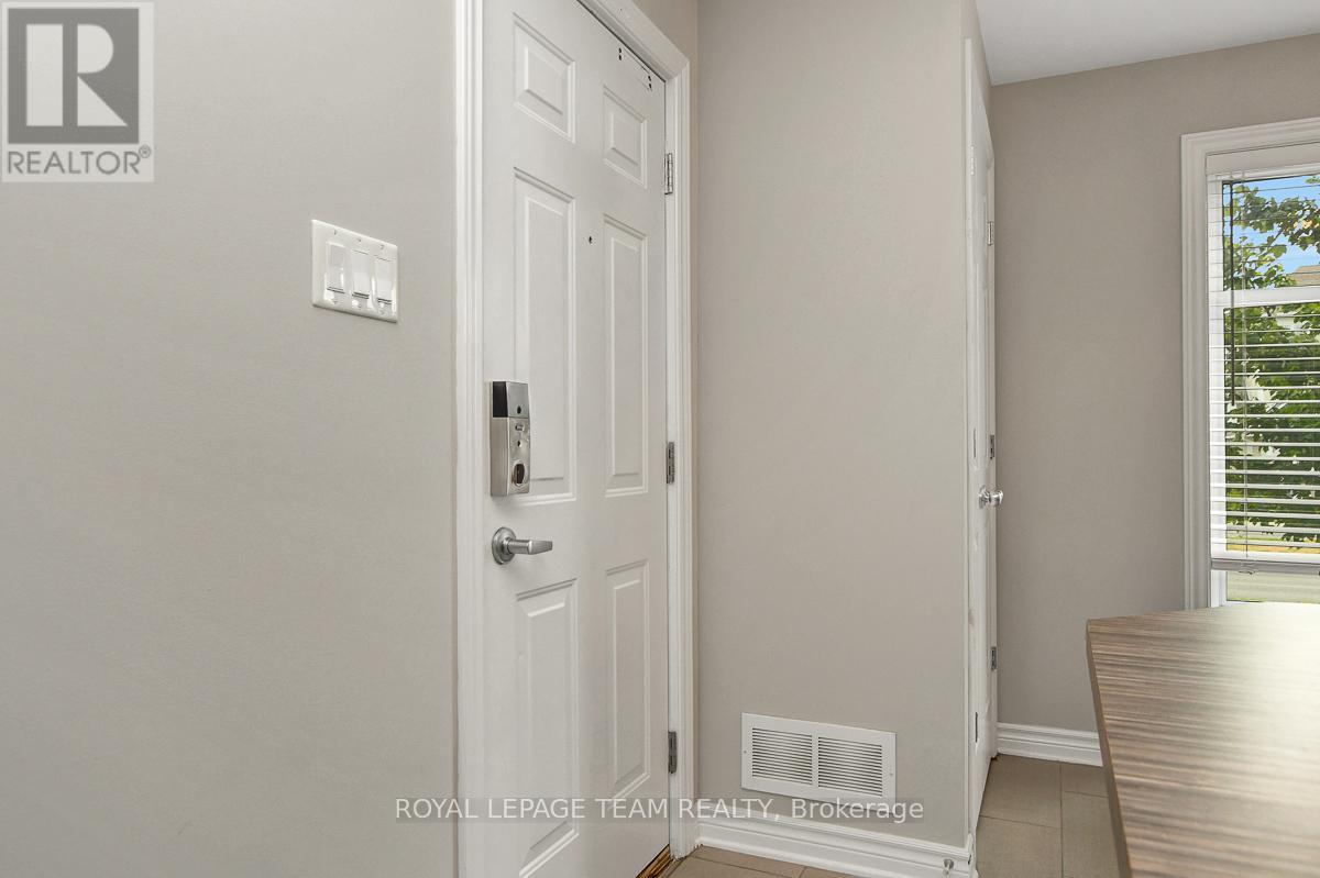 B - 629 Chapman Mills Drive, Ottawa, Ontario  K2J 5T1 - Photo 4 - X12386660