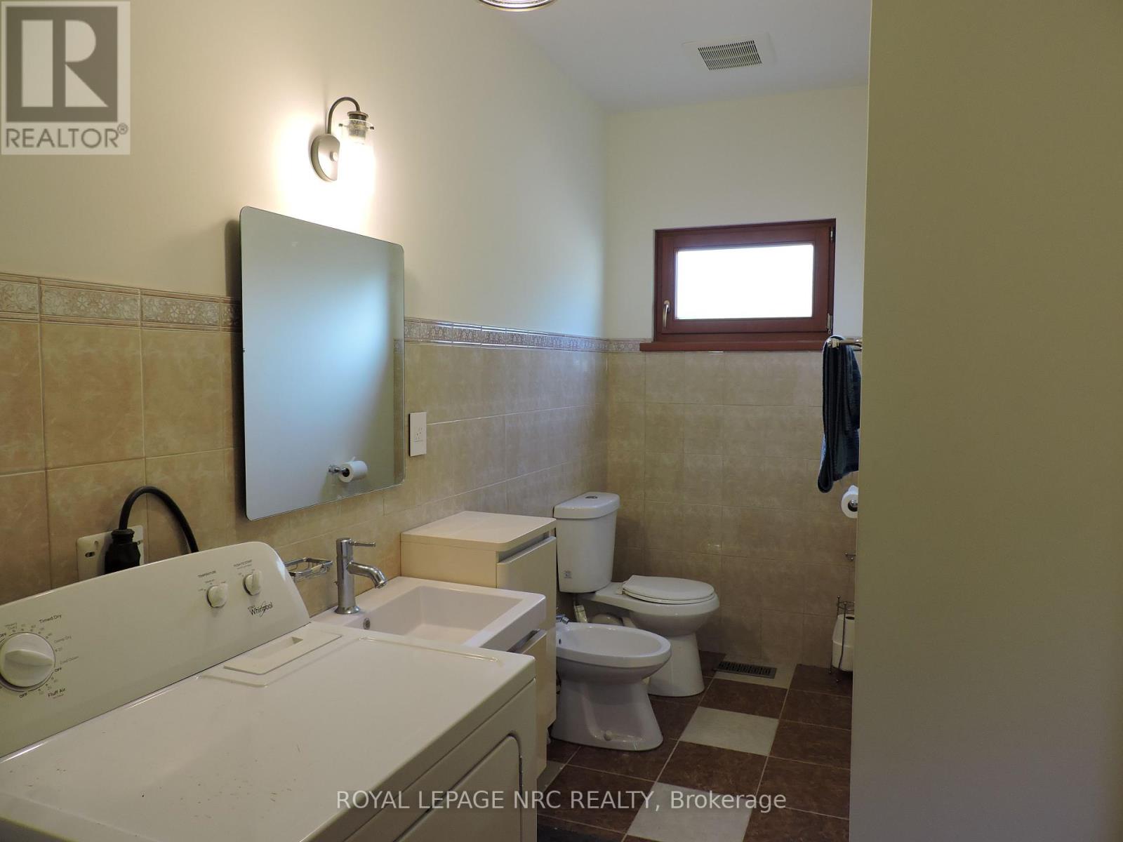 340 Oxford Avenue, Fort Erie, Ontario  L0S 1B0 - Photo 13 - X12386668